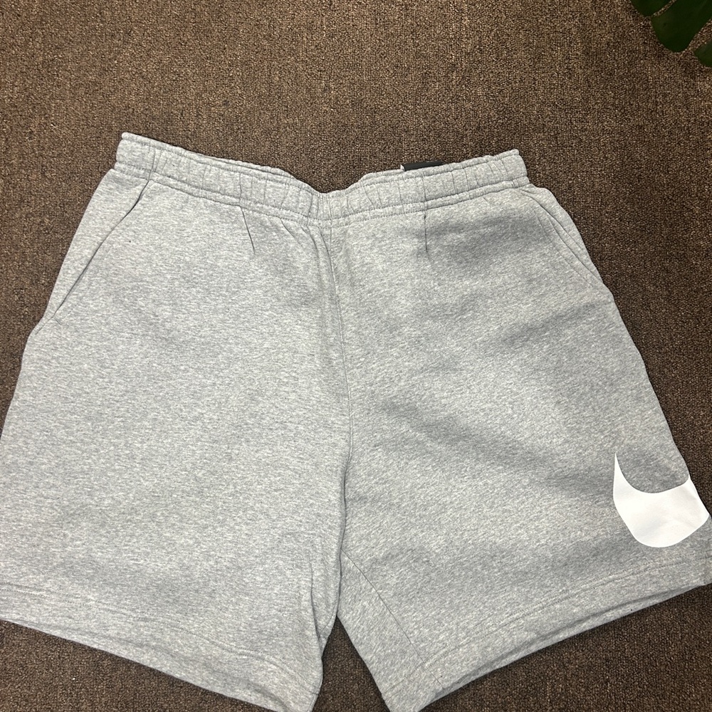 Nike Athletic Men's Shorts in Light Gray